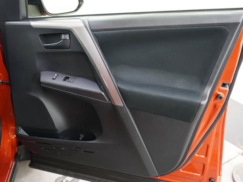 Used 2016 Toyota RAV4 LE FWD image 11