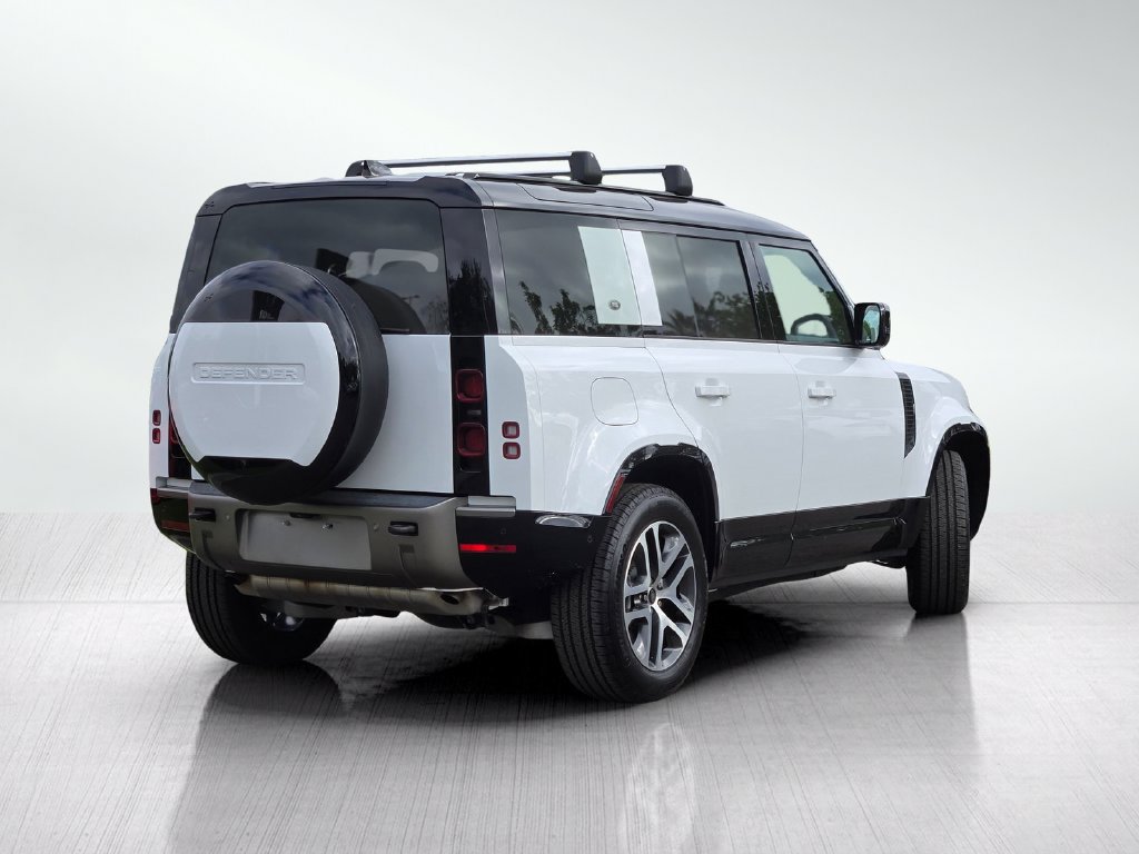 Used 2024 Land Rover Defender 110 X-Dynamic SE AWD/4WD image 4