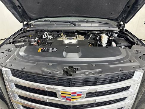 Used 2019 Cadillac Escalade Premium Luxury image 34