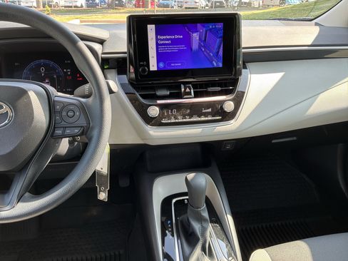 Used 2026 Toyota Corolla LE FWD image 29