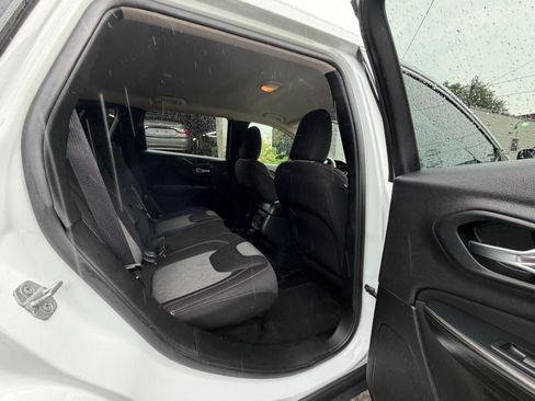 Used 2014 Jeep Cherokee Latitude w/ Comfort/Convenience Group FWD image 27