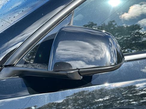 Used 2022 Tesla Model Y Long Range image 21