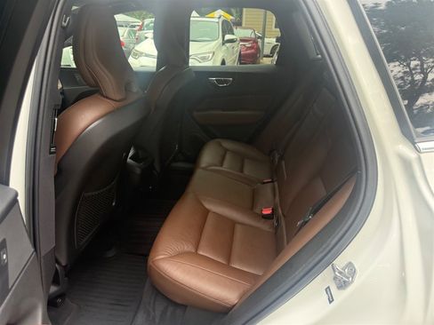 Used 2021 Volvo XC60 T5 Momentum w/ Premium Package AWD/4WD image 14