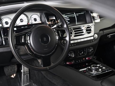 Used 2020 Rolls-Royce Dawn image 28