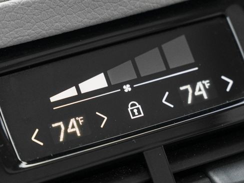 Used 2022 Volvo XC90 T6 Momentum w/ Advanced Package image 26