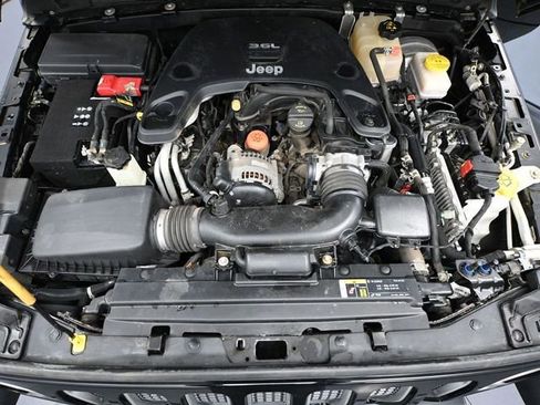 Used 2020 Jeep Wrangler Unlimited Sahara w/ Dual Top Group image 49