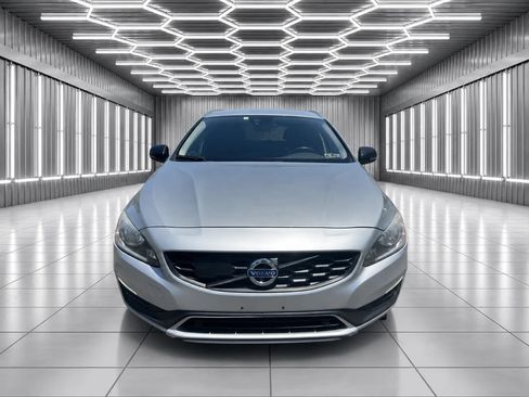 Used 2016 Volvo V60 T5 Cross Country AWD/4WD image 4