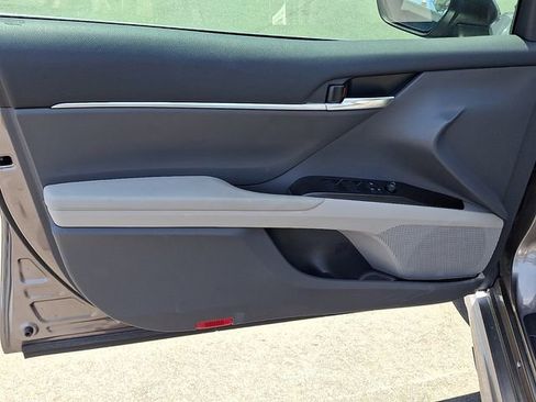 Used 2024 Toyota Camry SE FWD image 9