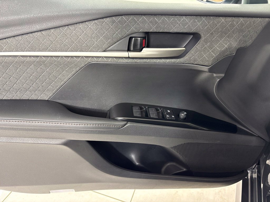 Used 2025 Toyota Camry XLE FWD image 17
