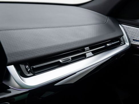 Certified 2025 BMW X2 xDrive28i w/ Premium Package image 27