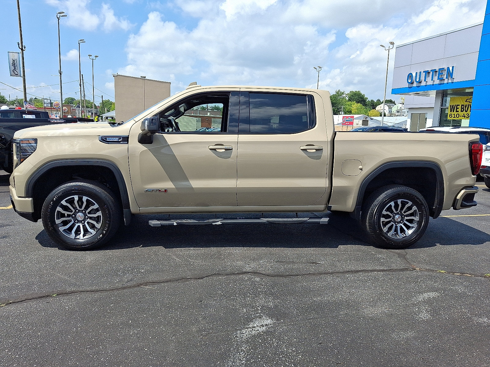 Used 2023 GMC Sierra 1500 AT4 w/ Technology Package AWD/4WD image 2