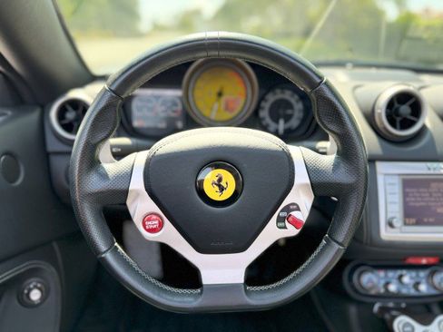 Used 2013 Ferrari California image 26