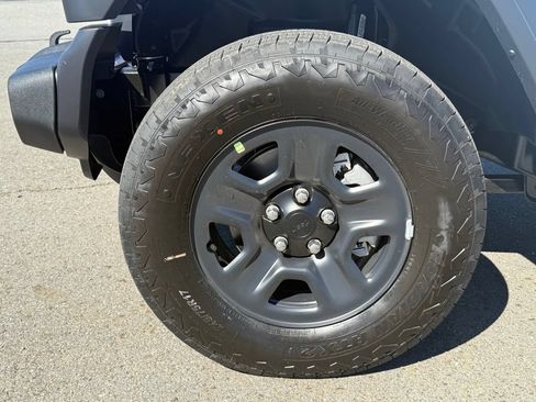 Used 2026 Jeep Wrangler Unlimited Sport AWD/4WD image 11