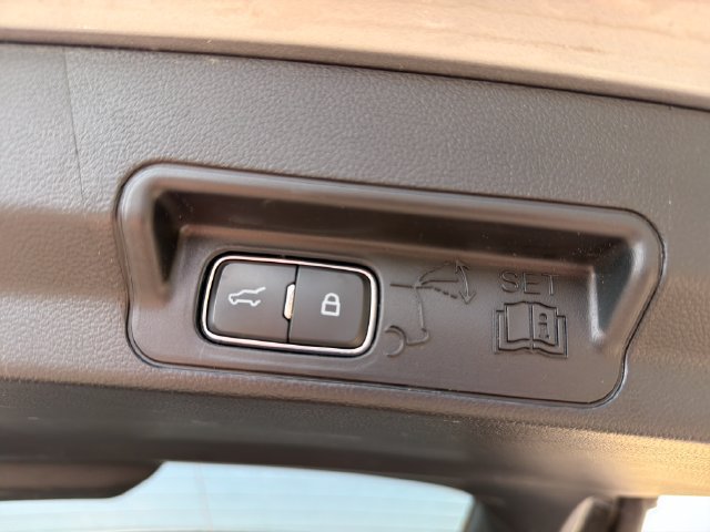 Used 2024 Ford Explorer Limited AWD/4WD image 40