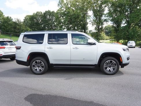 New 2022 Jeep Wagoneer Series III image 9