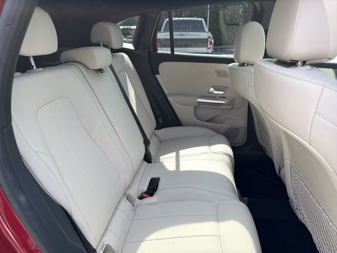 Used 2025 Mercedes-Benz GLA 250 image 29