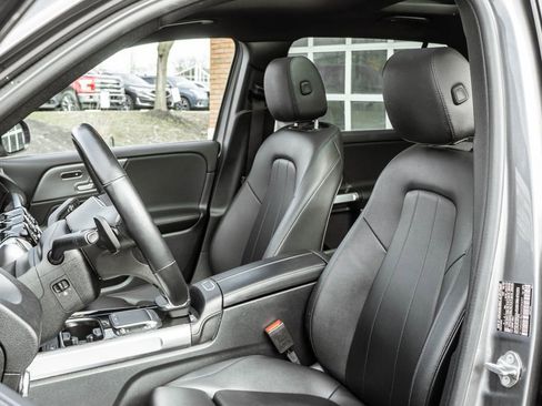 Used 2022 Mercedes-Benz GLB 250 4MATIC w/ Premium Package Lite image 6