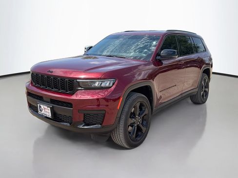 Used 2024 Jeep Grand Cherokee L Laredo RWD image 3