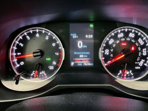 Used 2022 Toyota RAV4 XLE AWD/4WD image 19