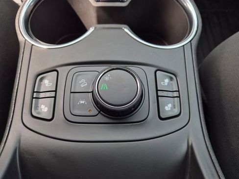 Used 2023 GMC Terrain SLT w/ LPO, Floor Liner Package FWD image 33