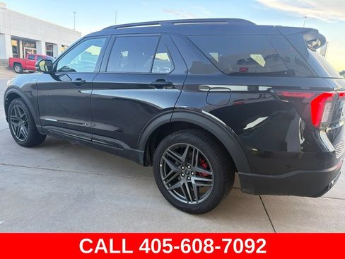 Used 2025 Ford Explorer ST-Line w/ ST-Line Street Pack AWD/4WD image 5