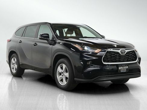 Used 2024 Toyota Highlander LE image 7