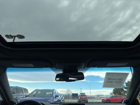 Used 2022 Toyota Avalon XLE w/ Moonroof Package image 22