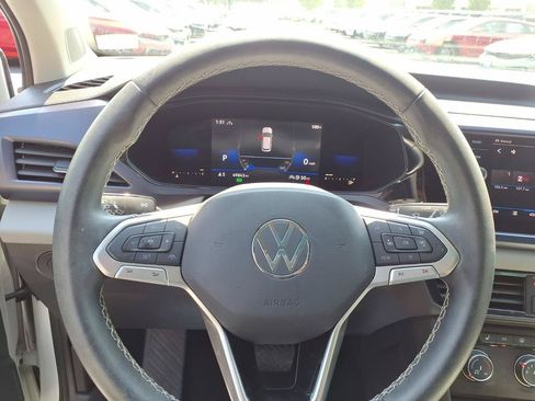 Used 2022 Volkswagen Taos SE w/ Panoramic Sunroof Package AWD/4WD image 10