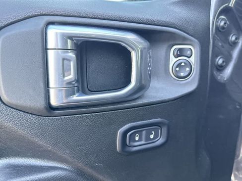 Used 2025 Jeep Wrangler Unlimited Rubicon image 25