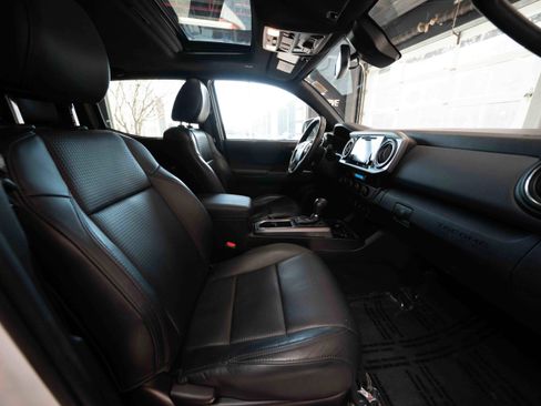 Used 2019 Toyota Tacoma TRD Off-Road image 26