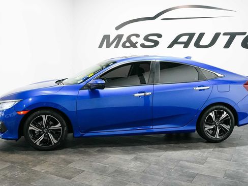 Used 2017 Honda Civic Touring image 3
