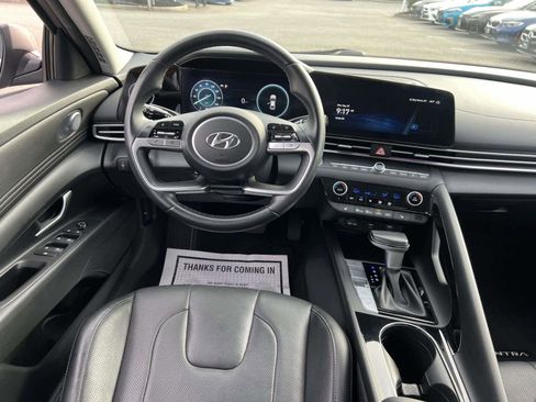 Used 2023 Hyundai Elantra Limited image 13