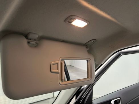 Used 2025 Hyundai Venue SEL image 52