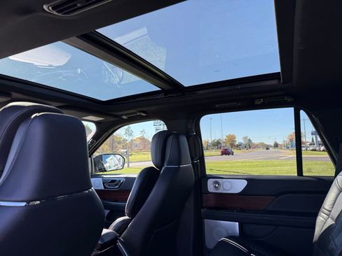 Used 2022 Lincoln Navigator Reserve w/ Equipment Group 201A image 18