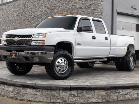 Used 2005 Chevrolet Silverado 3500 LT w/ Heavy-Duty Power Package image 4