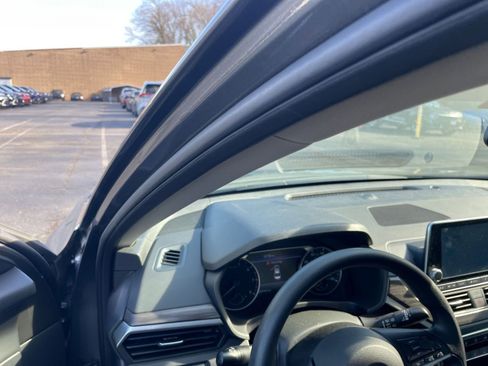 Used 2025 Nissan Altima 2.5 SV image 33