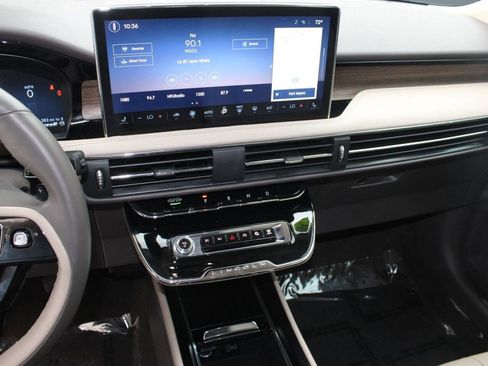 Used 2023 Lincoln Corsair Reserve w/ Jet Appearance Package image 22