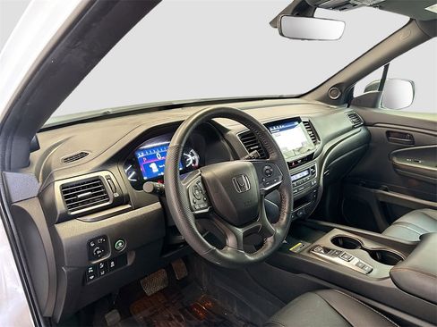 Used 2025 Honda Passport TrailSport image 9