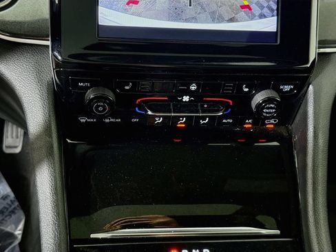 Used 2023 Jeep Grand Cherokee Altitude AWD/4WD image 8