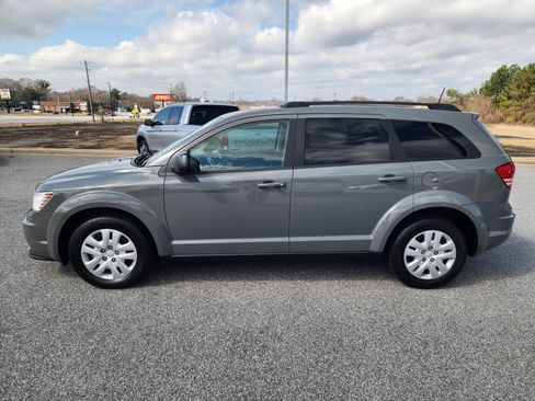 Used 2020 Dodge Journey SE w/ SE Popular Equipment Group image 8