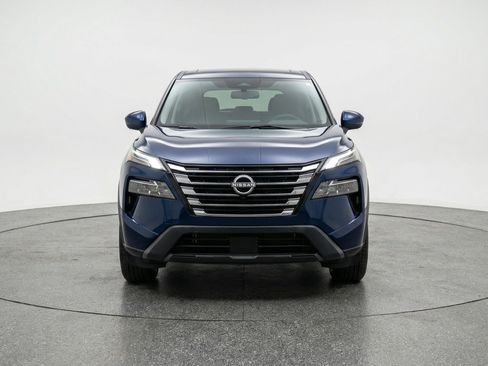 Used 2025 Nissan Rogue SV FWD image 2