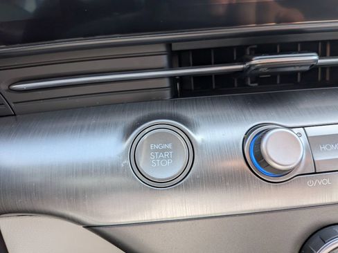Certified 2024 Hyundai Kona SE AWD/4WD image 18