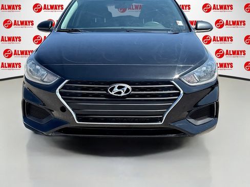Used 2022 Hyundai Accent SE FWD image 2