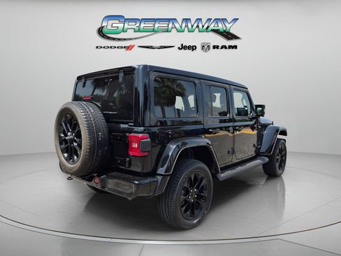Used 2022 Jeep Wrangler Unlimited Sahara AWD/4WD image 3
