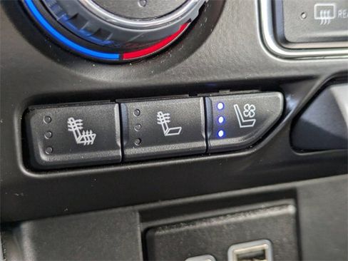 Used 2023 Chevrolet Suburban Premier image 25