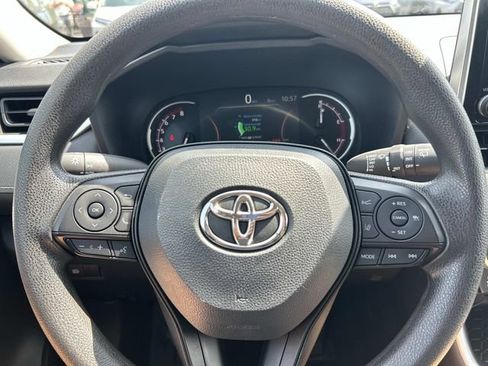 Used 2025 Toyota RAV4 XLE AWD/4WD image 25