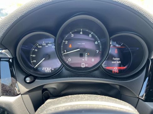 Used 2023 Porsche Macan AWD/4WD image 26