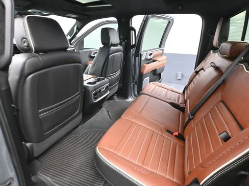 Used 2025 GMC Sierra 3500 Denali Ultimate image 45