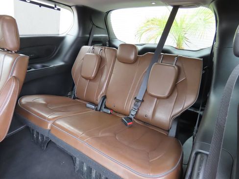 Used 2017 Chrysler Pacifica Limited w/ UConnect Theater Package FWD image 11