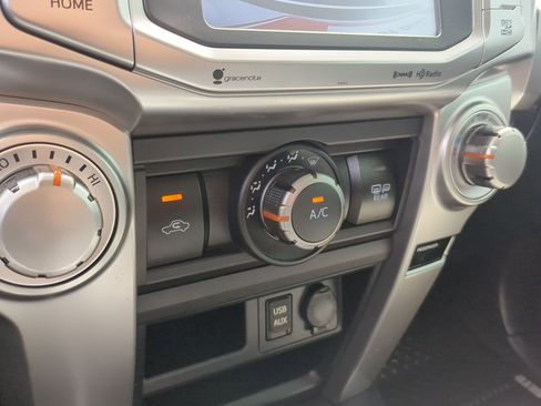 Used 2018 Toyota 4Runner SR5 Premium image 17